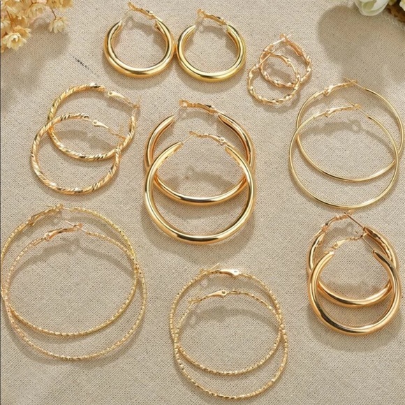 Jewelry - 8 pairs gold fashion earrings